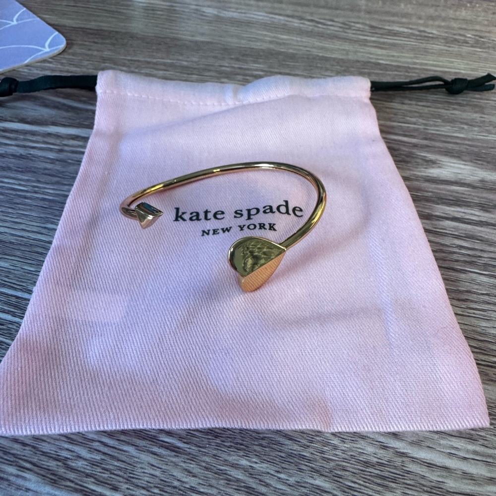 Kate Spade Gold Heart Bangle - Picture 1 of 4